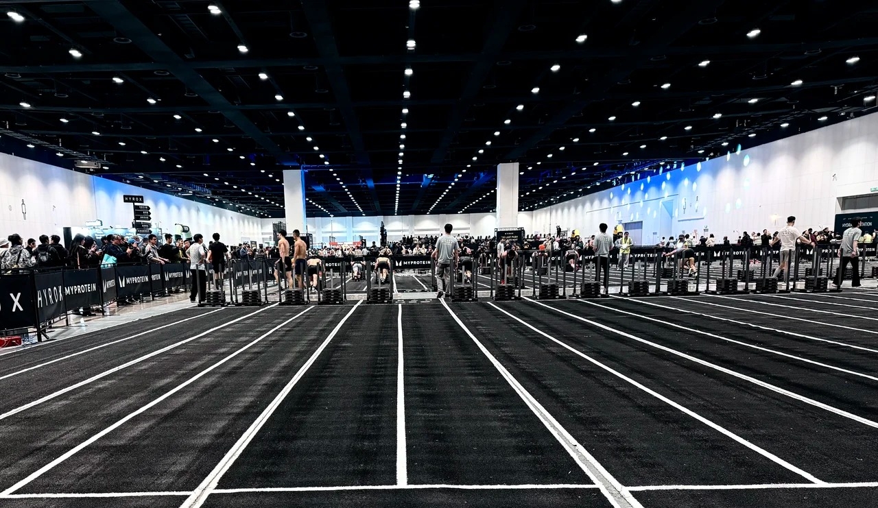 HYROX తెలుసుకోవాలనుకుంటున్నారా? వృత్తిపరమైన శిక్షణా సామగ్రికి పూర్తి గైడ్